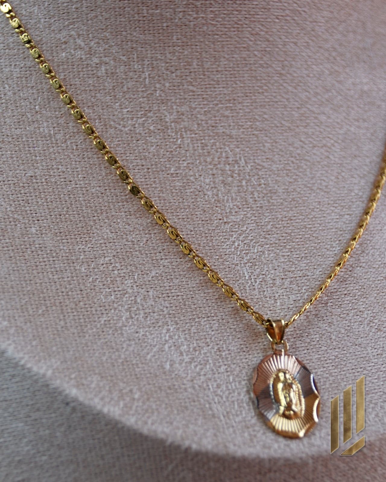 Cadena Lady Tejido Gucci Plano con Virgen de Guadalupe